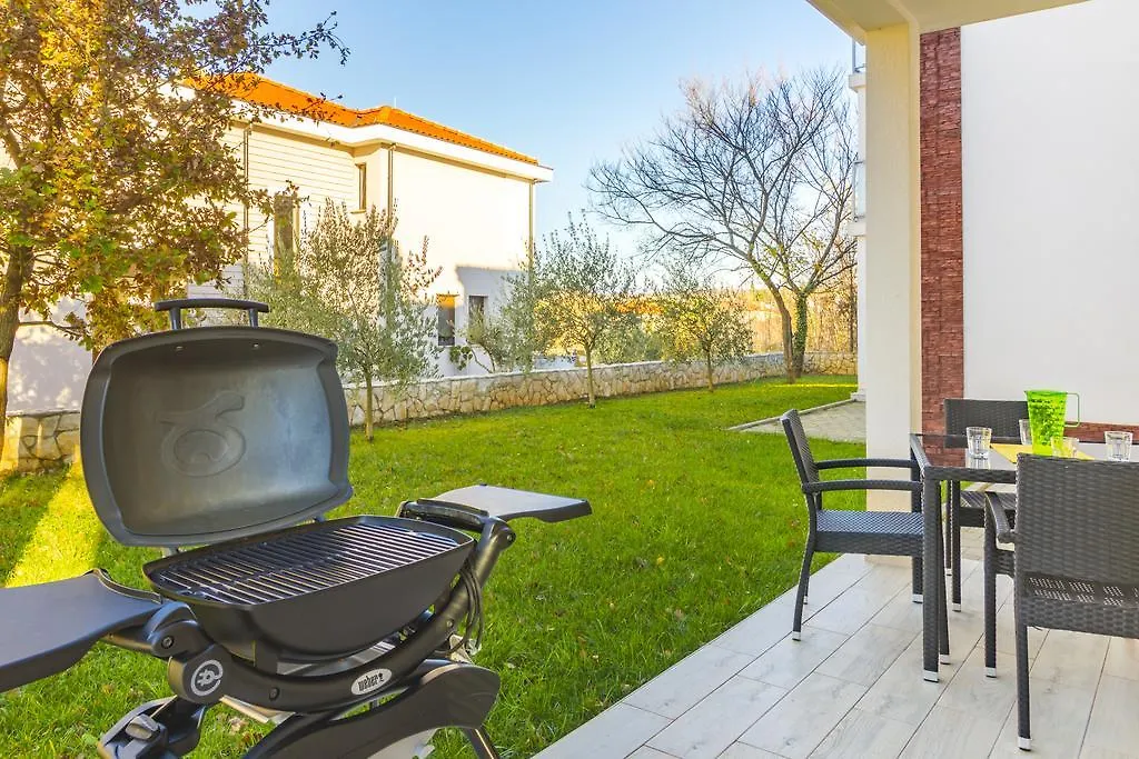 Villa Apartments Futura 반타치치